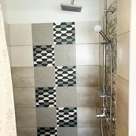 Julesence Apartment Lesencetomaj