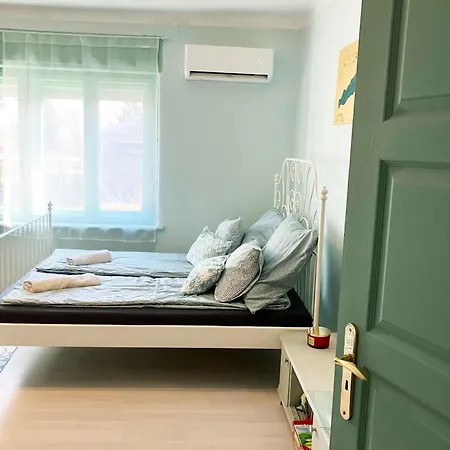 Julesence Apartment Lesencetomaj