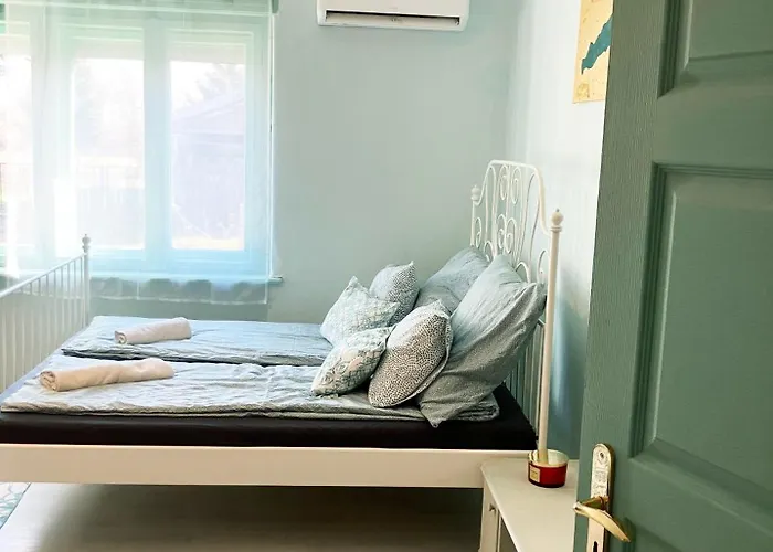 Julesence Apartament Lesencetomaj